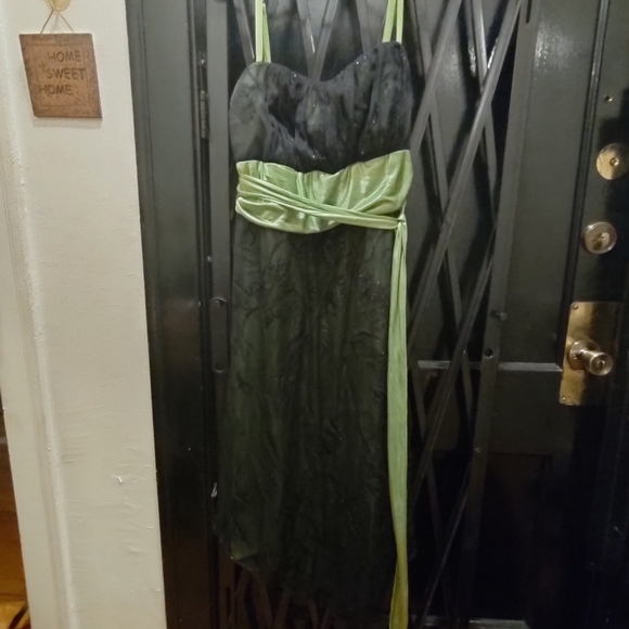 Dress - Picture 2 of 4